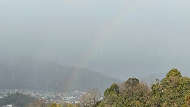 雪と虹